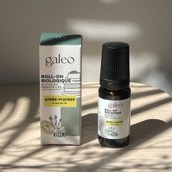 Organic sting relief essential oil roll-on